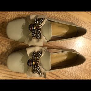 Gucci like shoes  with bees size 8